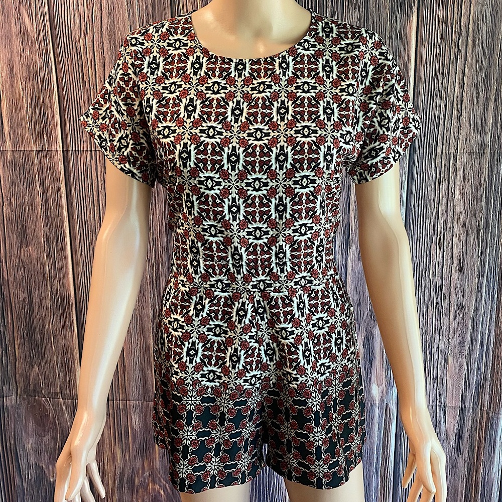 Boohoo size 8 boho print patter red black tan cream summer romper short
